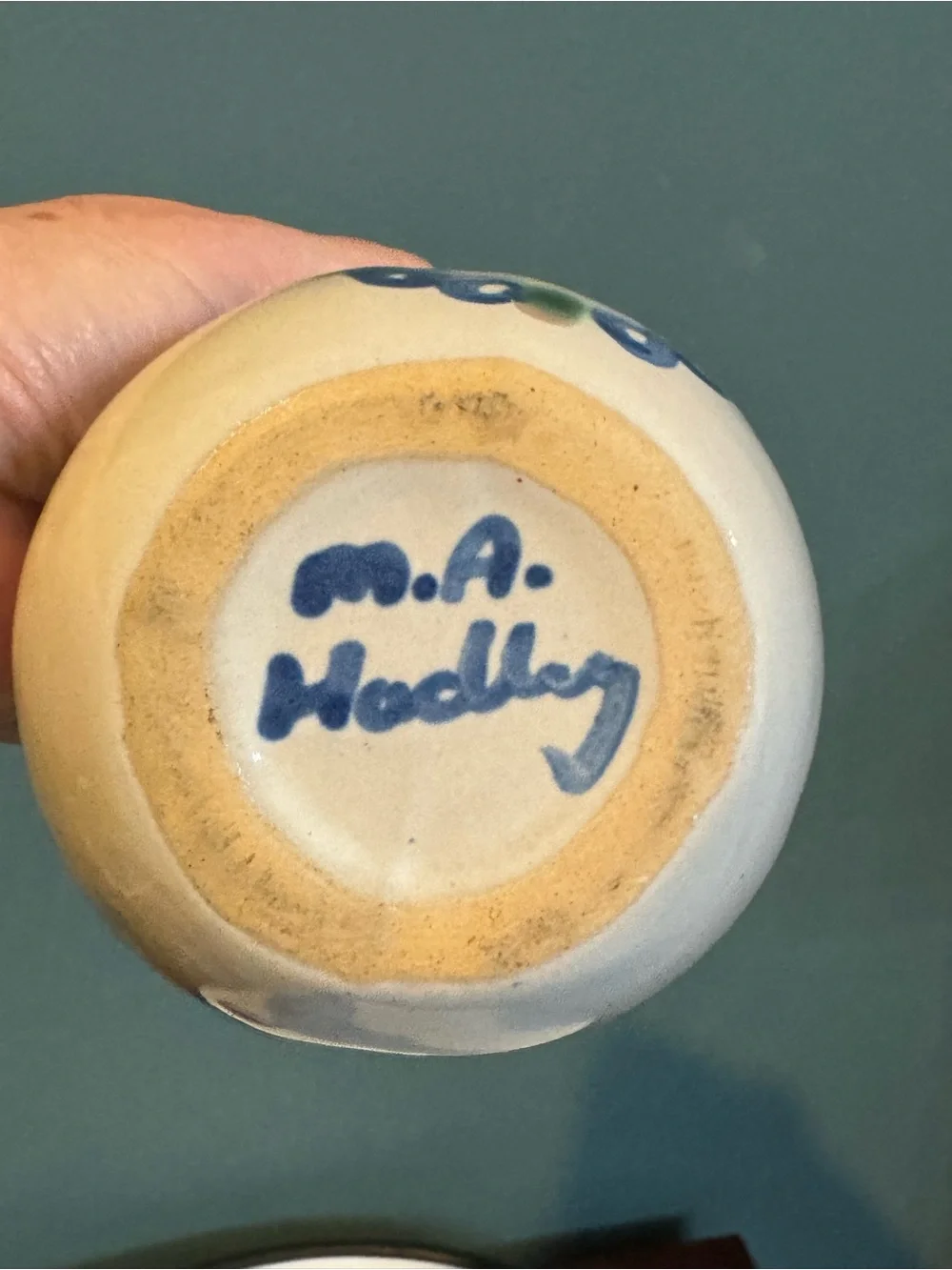 MA HADLEY POTTERY HONEY OR JAM POT 